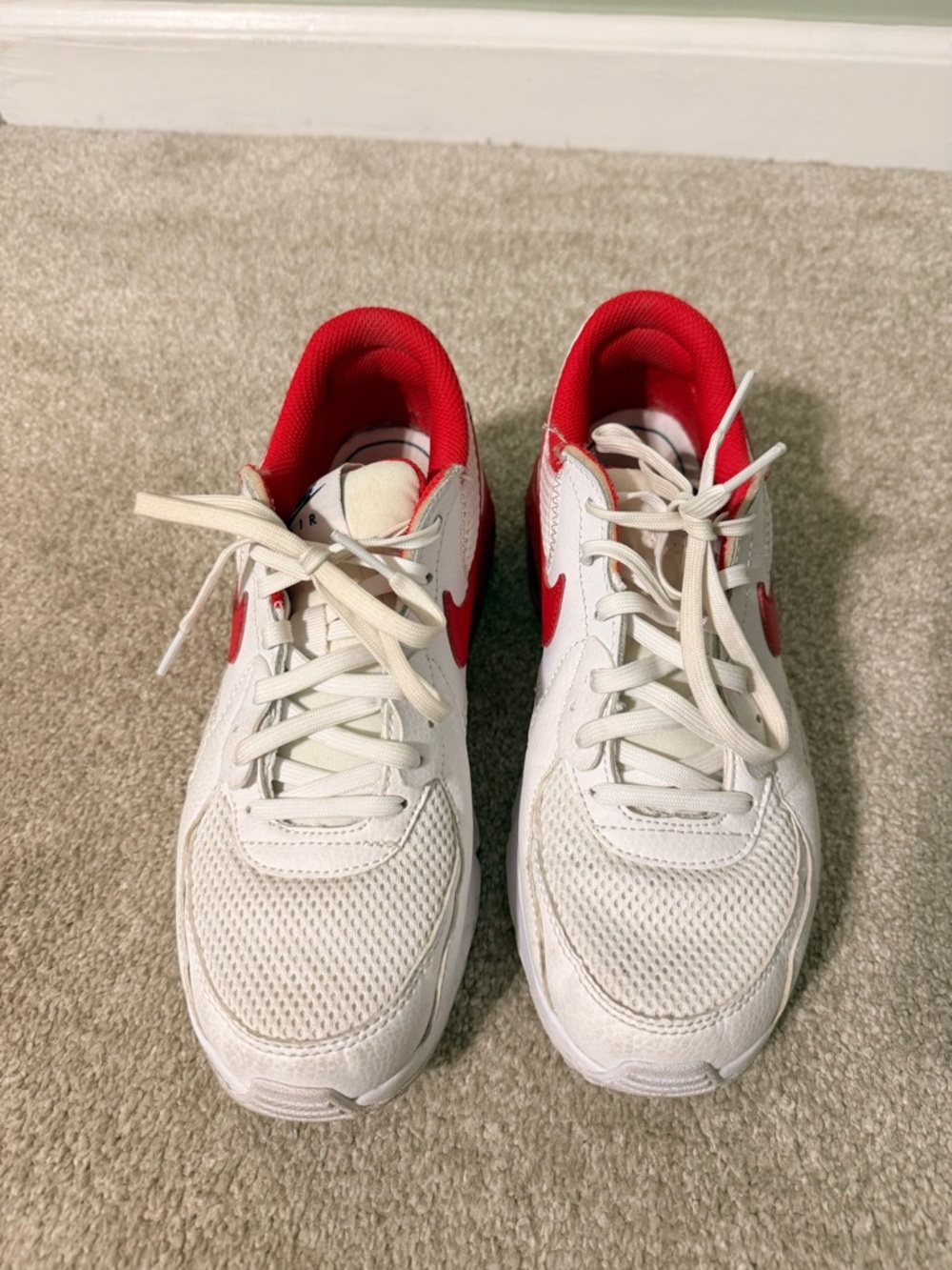 Nike Air Max with Red Swoosh - Picture 2 of 6